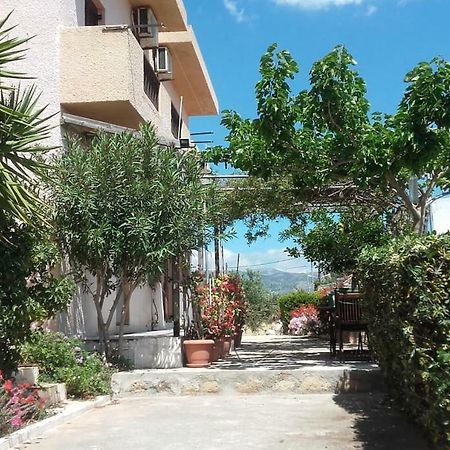 Villa Victoria มากรีเยียลอส ภายนอก รูปภาพ